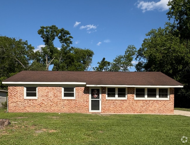Building Photo - 3330 Karian Dr Rental