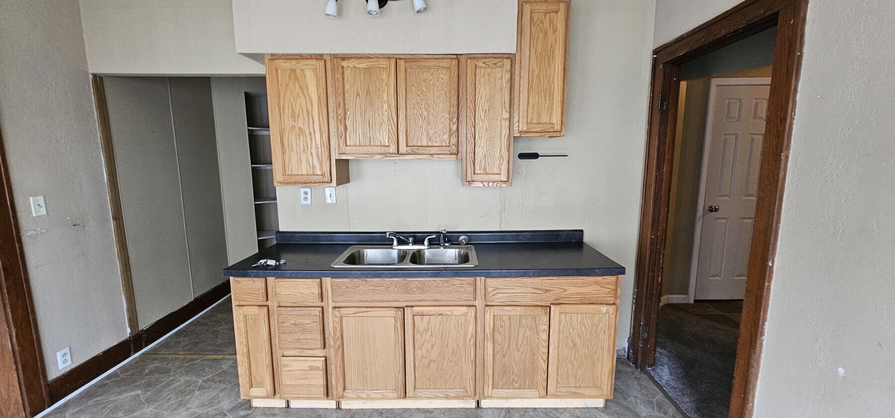 Photo - 110 1/2 E Jefferson St