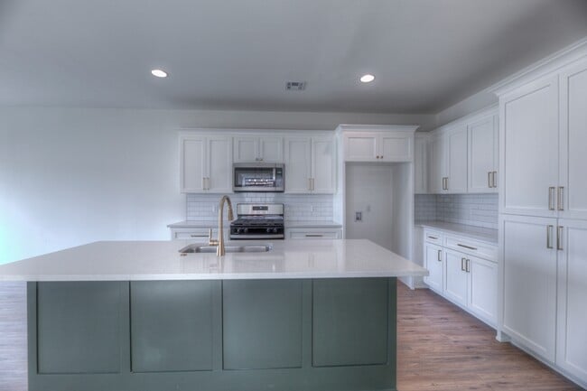 Photo - 2817 E 81st Pl