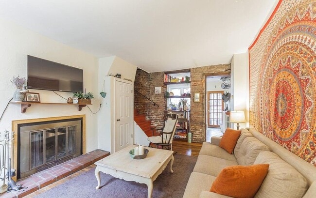 Photo - Gorgeous 3-Bedroom Townhouse in Washington Square West! Available mid-July!