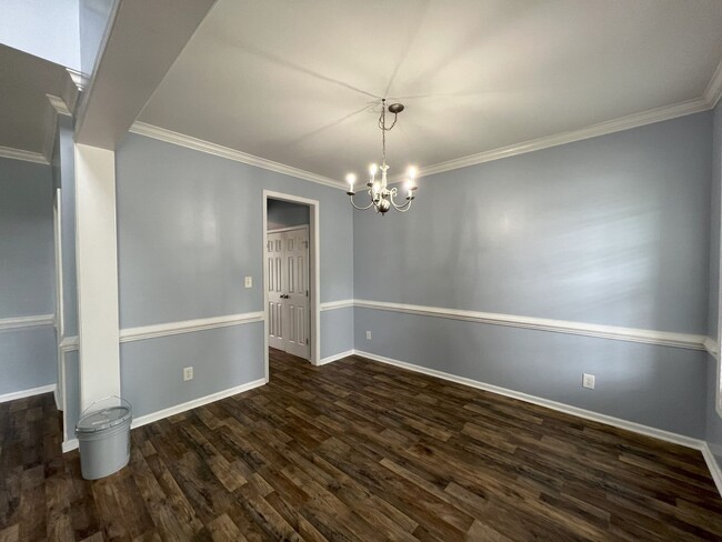 Photo - 783 Hay River St