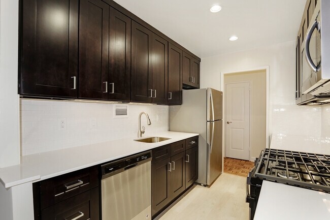 Hamilton Court Apartments