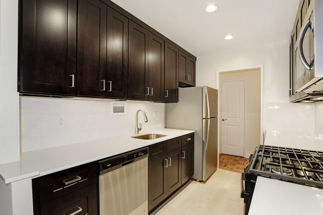 Photo - Hamilton Court Apartments