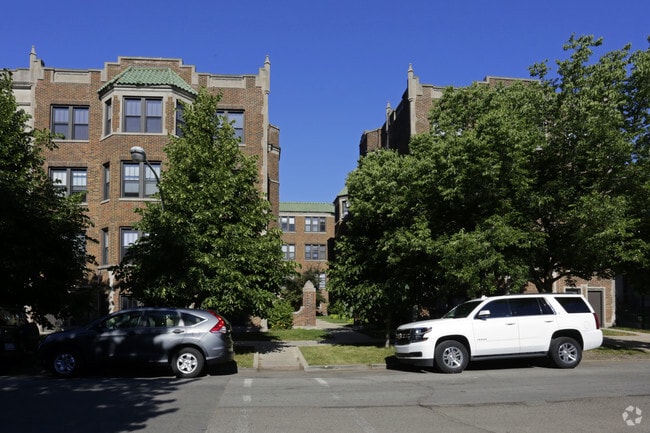 5320-5326.5 S. Drexel Boulevard