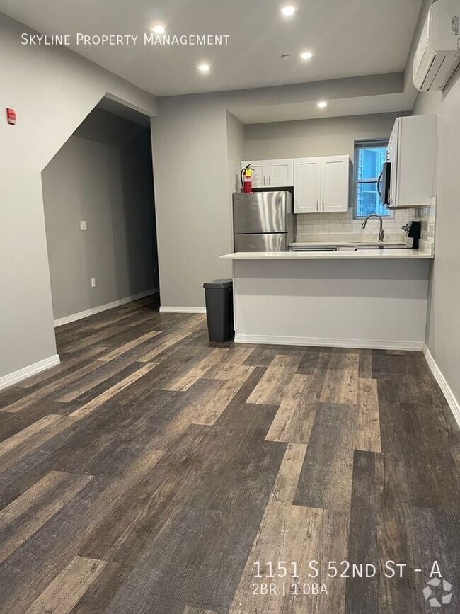 Building Photo - Newly Renovated 2 Bedroom Apartment for Re... Unit A