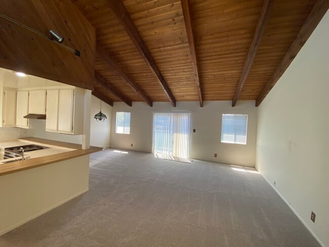 Building Photo - 826 Bard St Rental