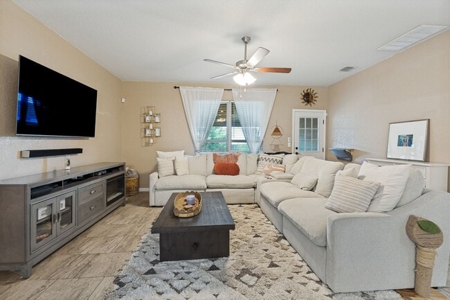 Photo - BEAUTIFUL 4-BEDROOM HOME IN NORTHEAST CROSSING