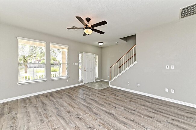 Photo - 1227 Cardigan St