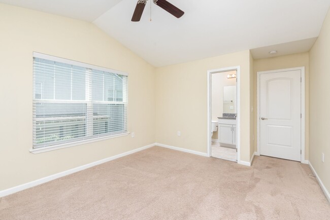 Photo - 2 Bedroom Townhouse- END UNIT - Everything You Need! Woodlands of Charlottesville *Only a $500 de... Unit #201