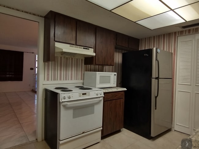 Photo - 137 White St