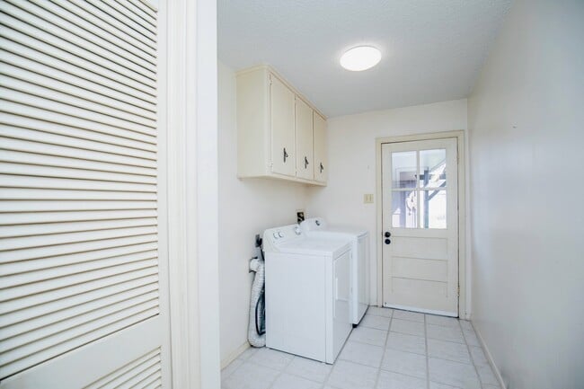 Building Photo - 3903 Kiamesha Dr