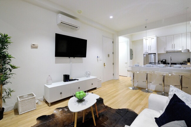 Photo - 353 W 46th St Unit SI ID1323931P