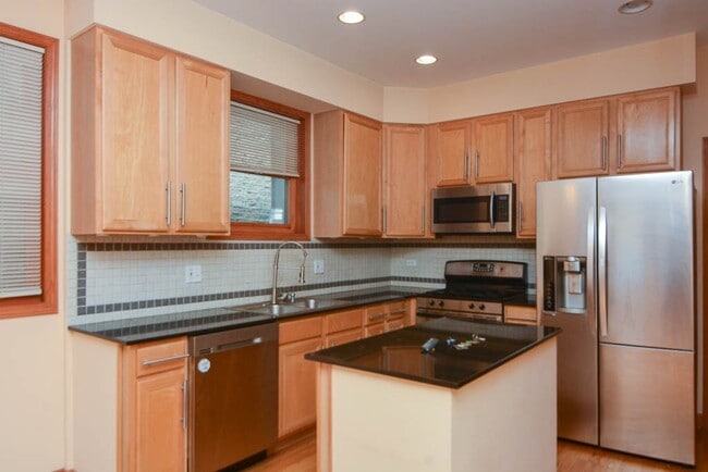 Photo - 1720 W Augusta Blvd Unit 1