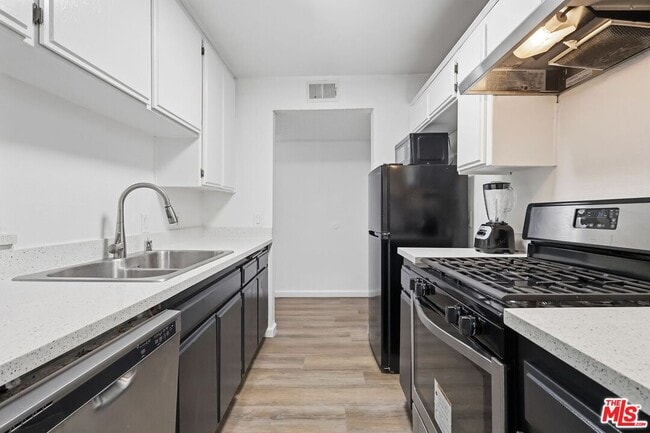Photo - 11015 Morrison St Unidad 117