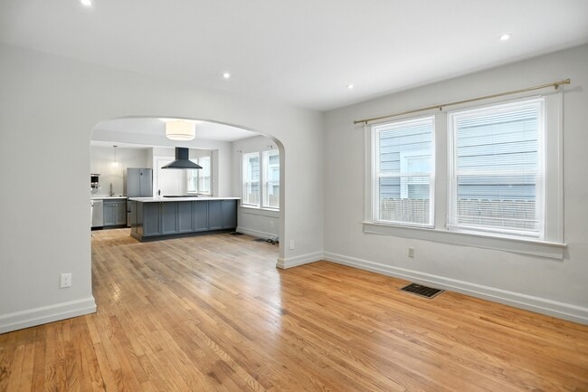 Building Photo - 1227 Wallace Ave Rental