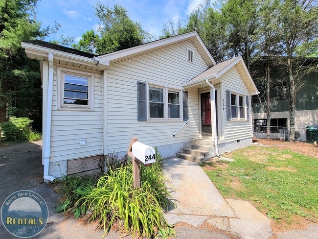 Building Photo - 3bd/2ba House On Faculty Street---Great Location!