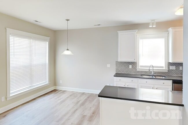Photo - 13528 Swinton Rd