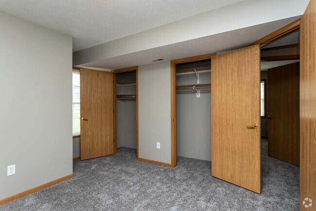 2BR, 1 BA - 1,090SF