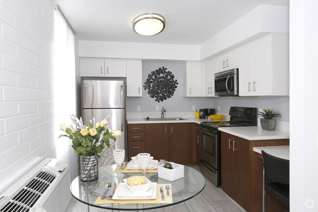 Estudio - 450 ft² - Latitude 33