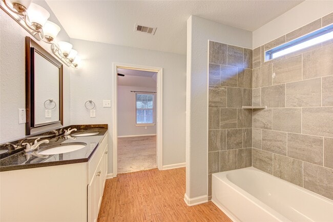 Photo - 503 W Linney St
