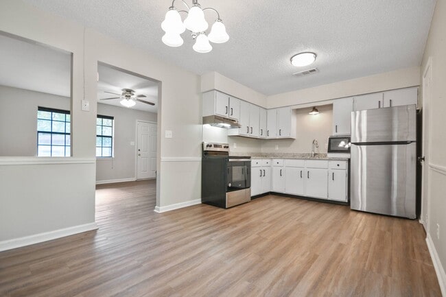 Photo - Pet Friendly Three Bedroom!