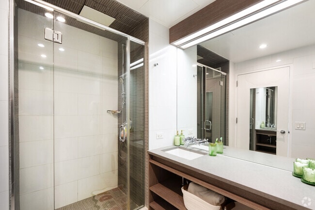 Studio Large Single - 391SF - Bathroom