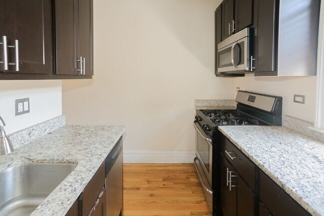 Photo - 4717 N Leavitt St Unit 1