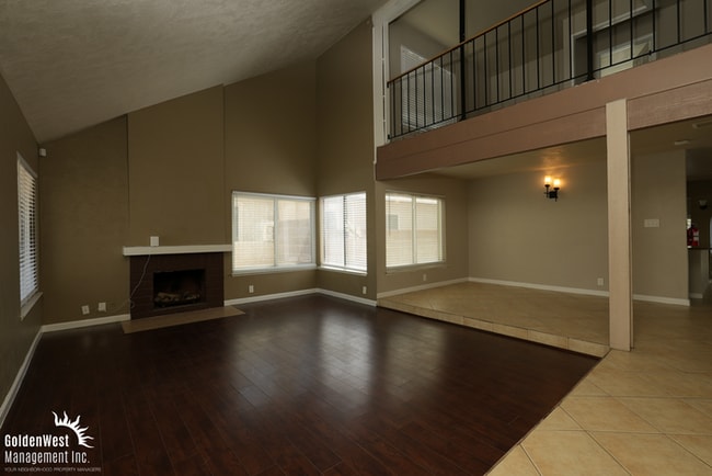 Photo - Spacious 4Bdm 2.5Ba Home with Loft in Las Vegas