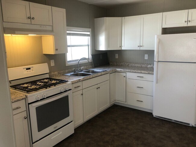 Photo - Updated 3 bedroom 1 bath mobile home with open floor plan