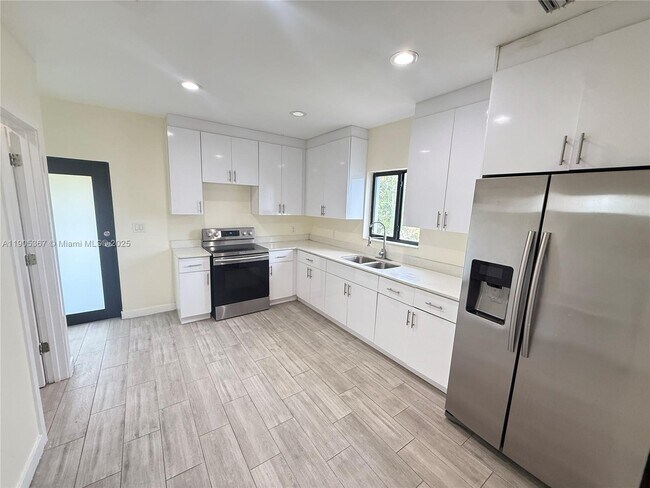 Photo - 542 NW 35th St Unit UPSTAIRS