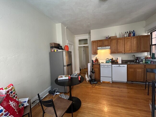 Photo - 132 Hemenway St