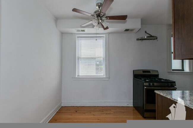 Photo - 3620 N Marshfield Ave