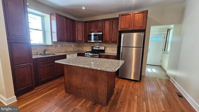 Photo - 130 Rockland Ave