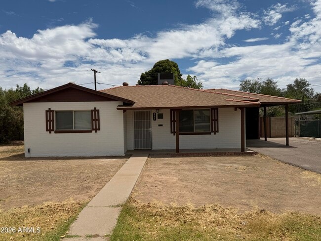 Building Photo - 2221 E Osborn Rd