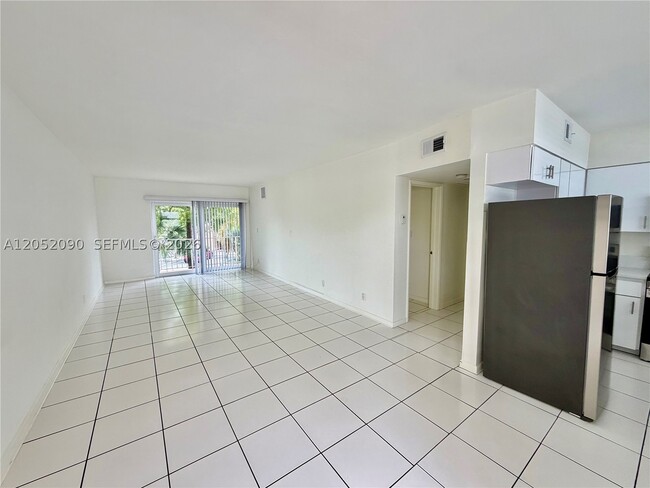 Photo - 2352 NE 9th St Unit B