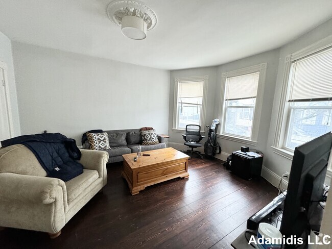 Building Photo - 32 Rawson St Unit 1 Rental