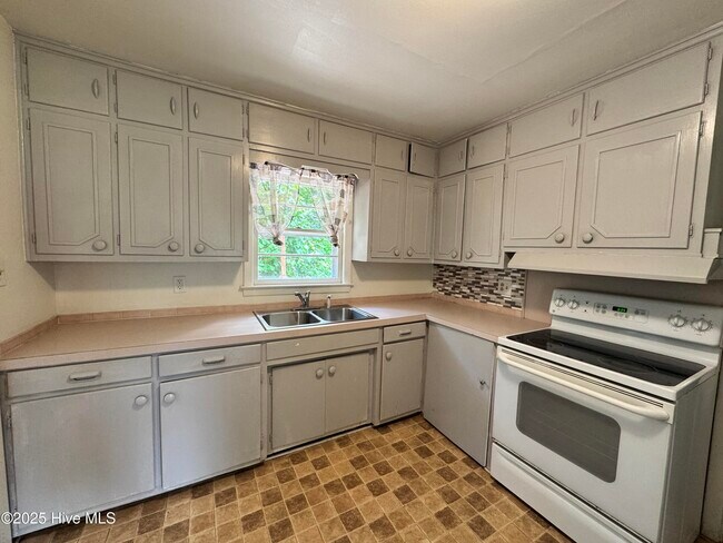 Photo - 218 Edgewood Dr House