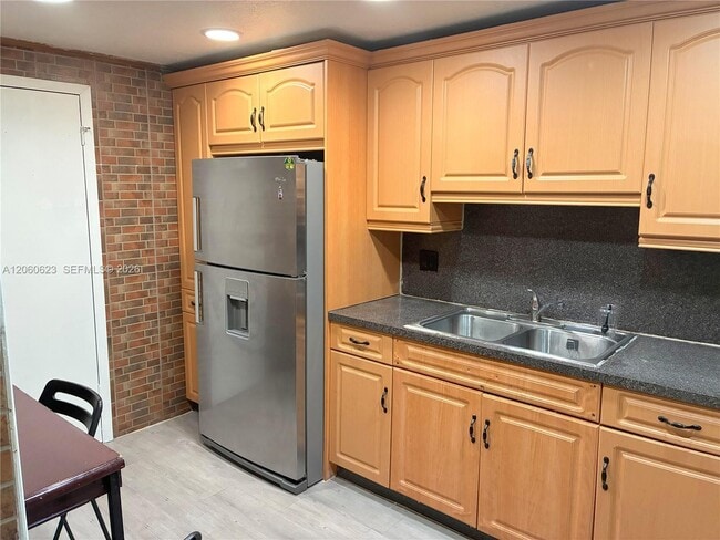 Building Photo - 12500 NE 15th Ave Unit 107