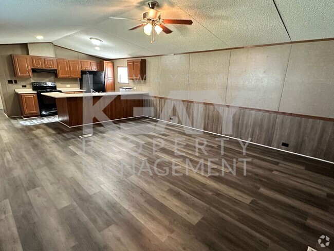 Building Photo - 3 bedroom Mobile Home Now Available!