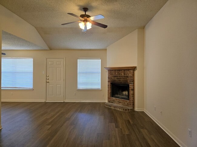 Photo - 3/2 Hewitt Duplex