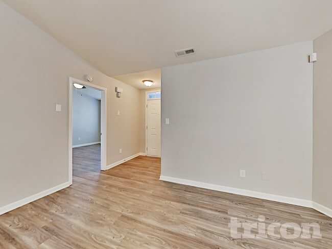 Photo - 10333 Hugue Way