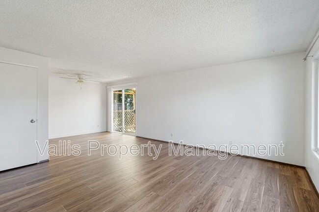 Building Photo - 4828 State St Rental