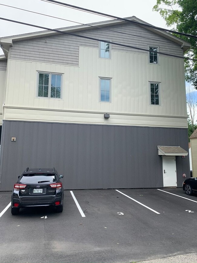 Building Photo - 12 Dame St Unit 3 Rental