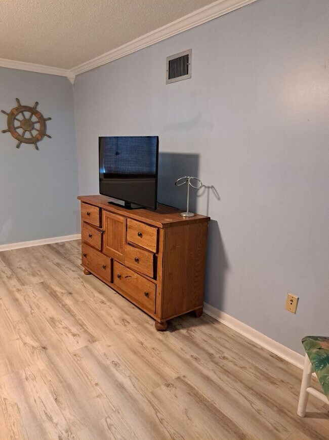 Photo - 6912 Beach Dr Unit 6912 Beach Dr