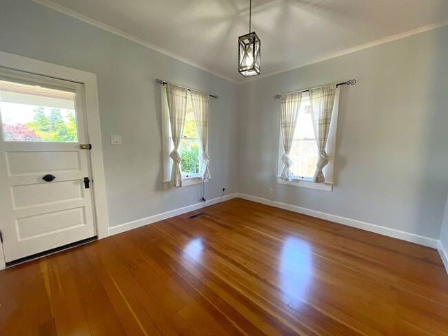Photo - Charming Home on Cul-de-Sac w/Jacuzzi, Fireplace, Garage || Minutes from Downtown Napa!