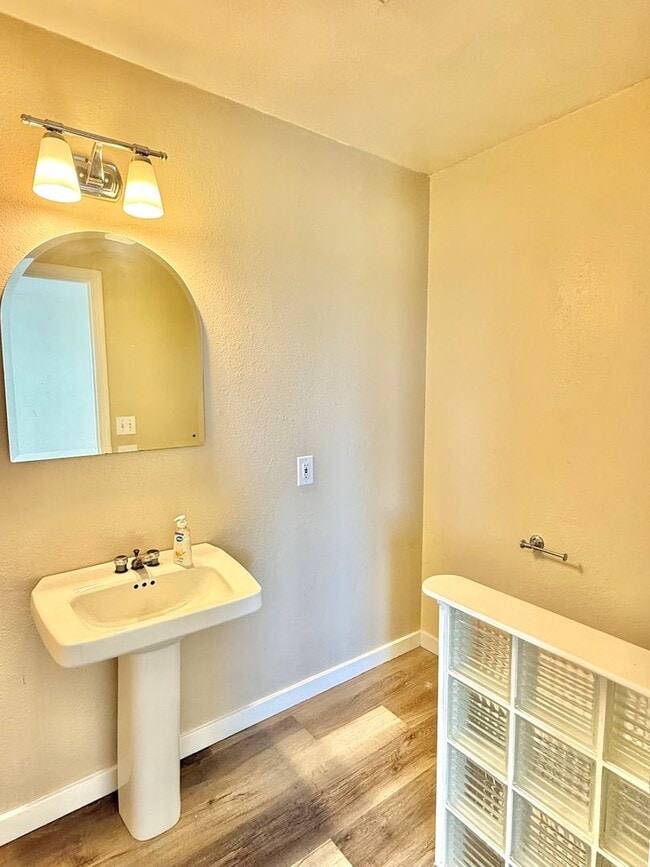 Photo - $4,390 / 3 BR - HILLTOP HOME WITH STUNNING BAY & BRIDGE VIEW IN HAYWARD!