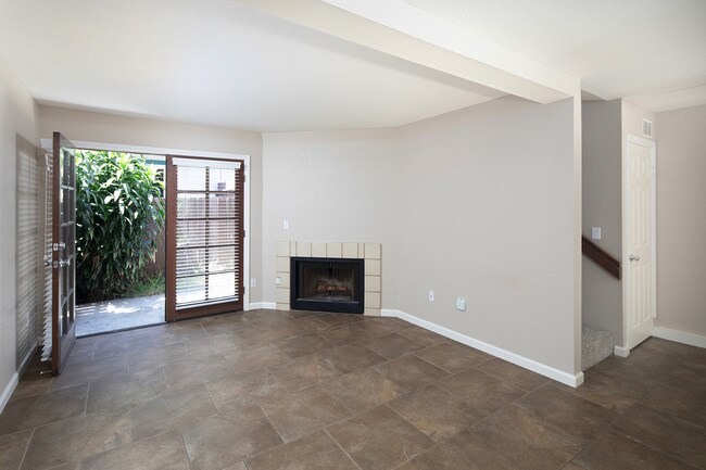 Photo - *OPEN HOUSE: 11/7 11AM-1PM* 3 BR Townhome ...