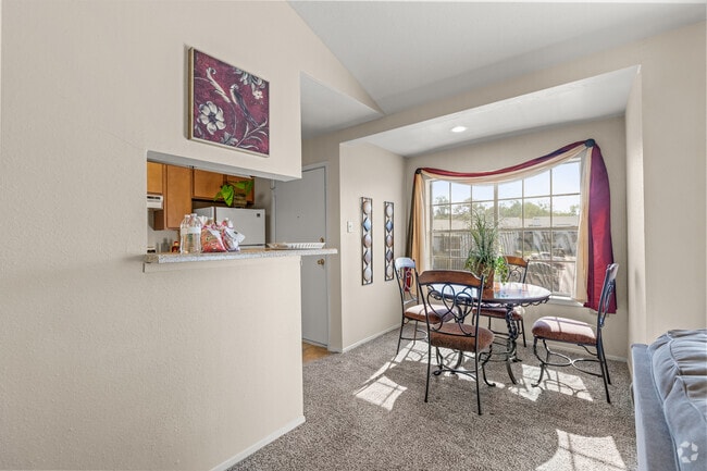 2BR, 1.5BA - 860 SF - Dining