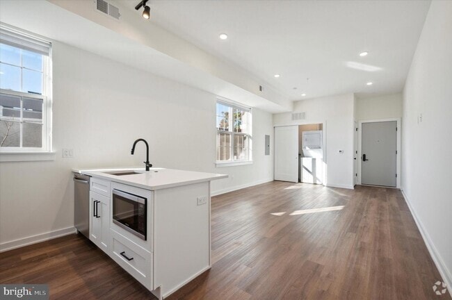 Building Photo - 2513 N Howard St Unit 202 Rental