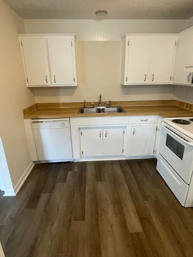 Photo - 225 Kenneth Blvd